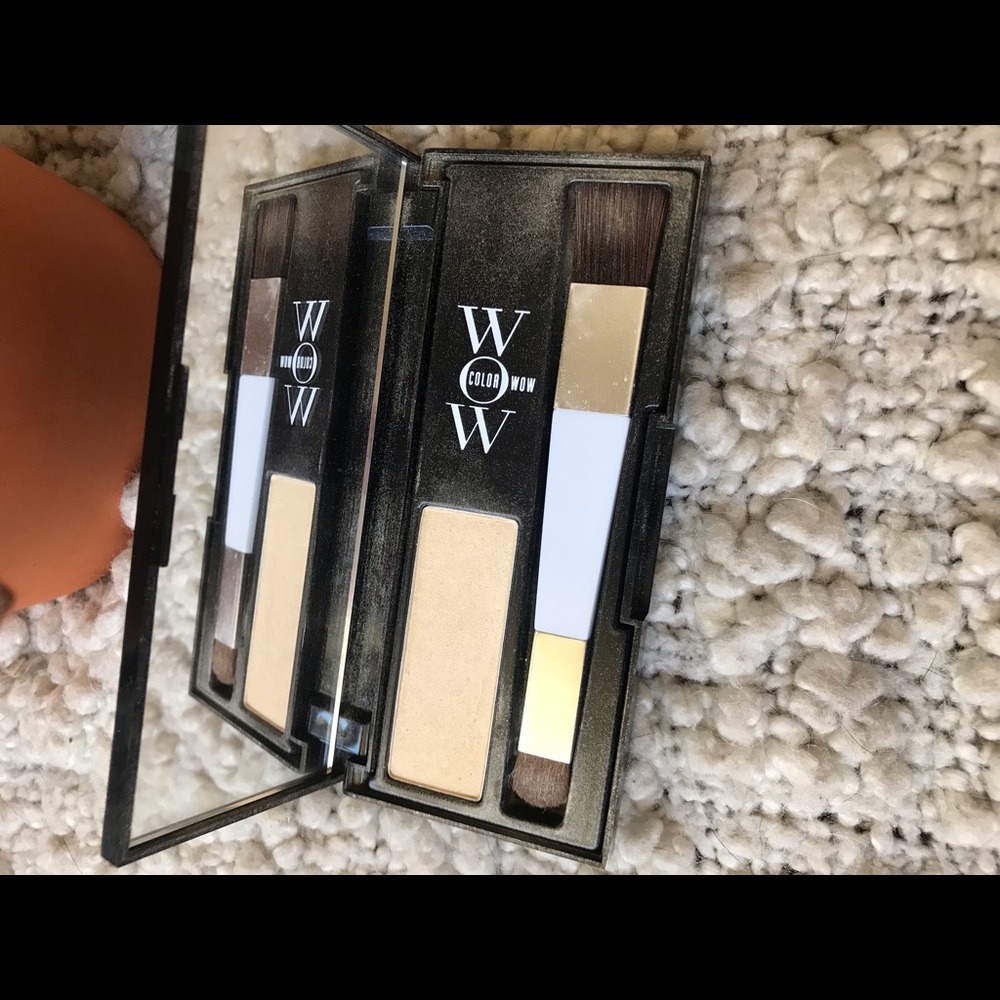 Platinum Blonde Colorwow root coverup